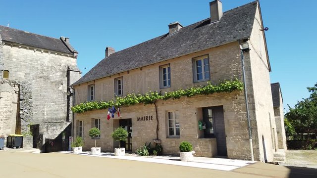 Saint Robert (Corr&egrave;ze, France) - Mairie et &eacute;glise romane Saint Robert