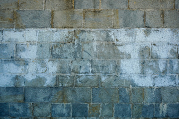 pared de un muro de piedra nueva con juntas de cemento
