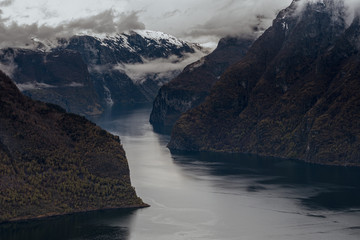 Widok na Aurlandsfjord z punktu widokowego Stegastein - obrazy, fototapety, plakaty