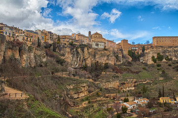 Fototapeta na wymiar Views from the San Julian bridge in Cuenca in winter