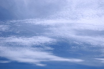 Obraz premium Deep blue skies with white clouds background with space for text, blue cloudy skies texture, dark blue sky wallpaper with with white fully clouds and sunlight