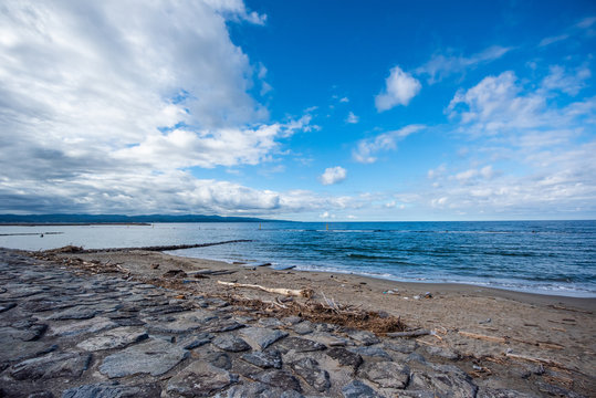 Toyama Bay is a bay located on the Amaharashi Coast,Onnaiwa Rock is a beauty spot of Amaharashi Coast.Japan