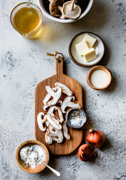 Ingredients for mushroom gravy.