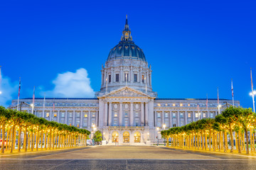 Fototapeta na wymiar San Francisco's City Hall at Twilight