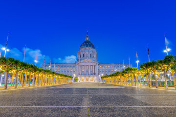 Fototapeta na wymiar San Francisco's City Hall at Twilight