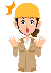 驚くベージュ色の作業着を着てヘルメットを被った女性
