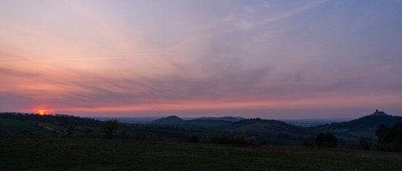 Fototapeta na wymiar Landschaft zum Sonnenuntergang