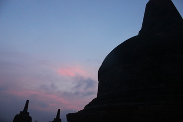 世界最大級の仏教遺跡群　ボロブドゥール遺跡（インドネシア）