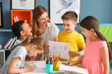 Drawing teacher giving classes at school