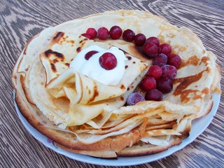 pancakes with berries
