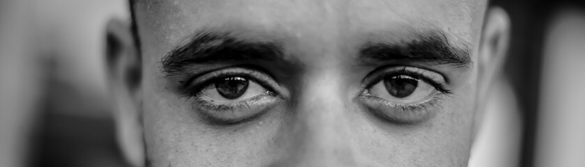 Obraz premium fine black and white portrait of a chprismatic egyptian guy from Alexandria