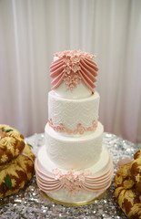 Obraz na płótnie Canvas Wedding cake. Wedding day and cake design. Bright wedding cake.