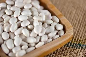 Fototapeta na wymiar white beans in a wooden plate
