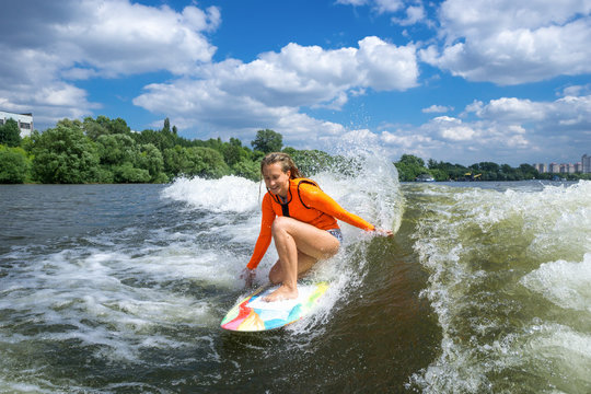 Wakesurfing