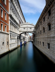 Fototapeta na wymiar Bridge of sighs in Venice photographed with the long exposure te
