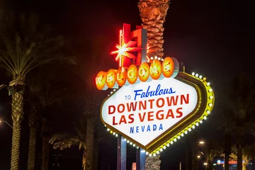 Fototapete Rund The downtown Las Vegas sign at night © travelview