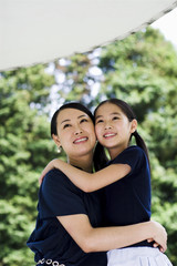 Obraz premium Mother and daughter hugging each other