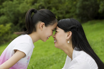 Obraz premium Mother and daughter looking at each other
