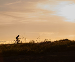 Obraz premium A cyclist pedals during the sunset in Madrid. Spain