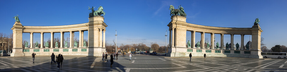 Fototapeta na wymiar Large panoramic view of Heroes Square with statue complex featuring the Seven Chieftains of the Magyars. Budapest, Hungary