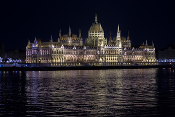 Fototapeta na wymiar Beautiful illuminated famous Budapest parliament building along Danube River at night