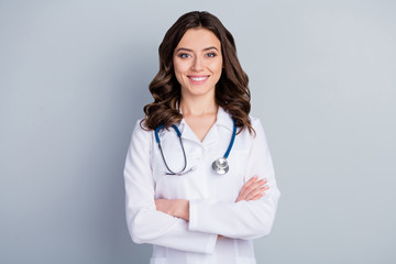 Photo of attractive family doc lady patients consultation beaming friendly smiling reliable virology clinic arms crossed wear white lab coat stethoscope isolated grey color background