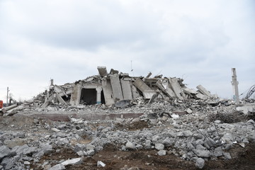 View of the demolition of a multi-storey building. Dismantling and demolition of buildings and structures. Destroy concrete