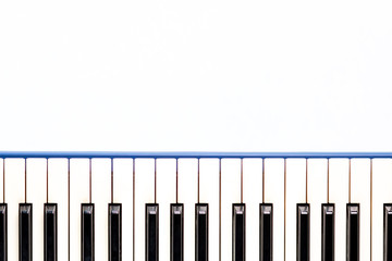 Tastatur eines älteren Instruments unten angeordnet