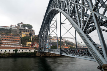 Obraz premium The bridge Dom-Luis seen from a street of the old Porto.