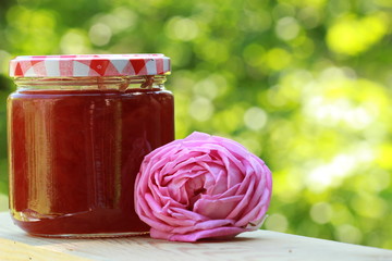 Pot de confiture à la rose