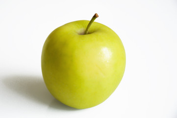 green ripe apple on a white background. juicy fruit.