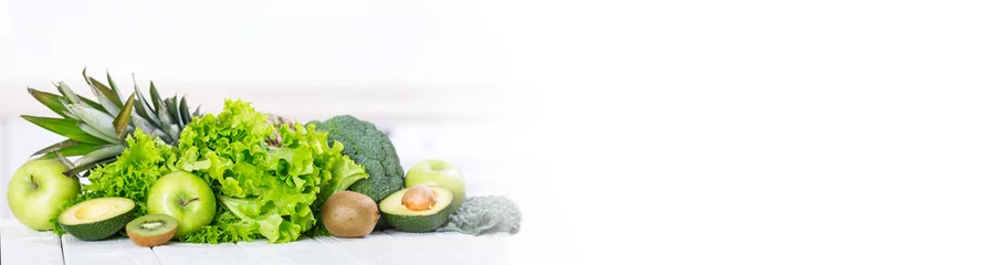 Papier Peint photo Lavable Légumes frais Green vegetables food on kitchen table