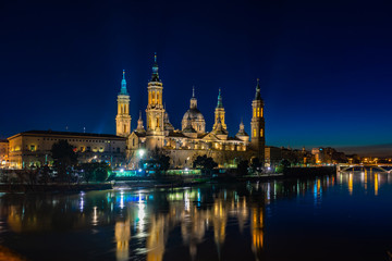 Obraz premium Basilica de Nuestra Señora del Pilar Cathedral in Zaragoza, Spain.