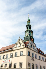 Fototapeta na wymiar Das Rathaus auf dem Marktplatz der Stadt Pirna in Sachsen