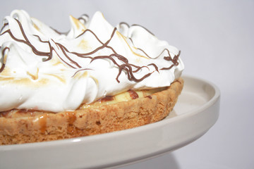 Cookie cake with cream and meringue
