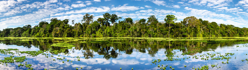 Fototapeta na wymiar Panoramic view on the Marañon River in the Pacaya Samiria Reserve in Peru, near Iquitos. The river of mirrors.