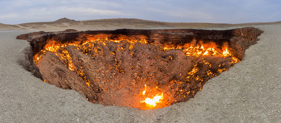 Darvaza (Derweze) gas crater (Door to Hell or Gates of Hell) in Turkmenistan - obrazy, fototapety, plakaty