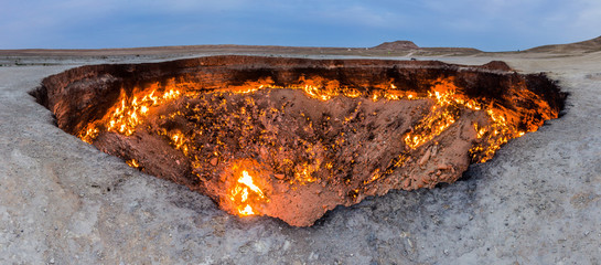 Darvaza (Derweze) gas crater (called also The Door to Hell) in Turkmenistan - obrazy, fototapety, plakaty