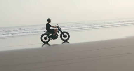 Fototapeta premium biker beach motorcycle
