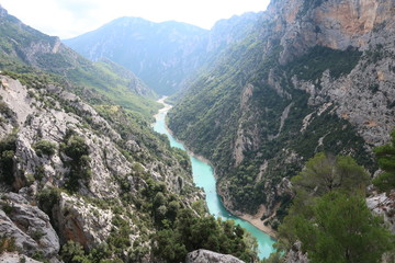 Fototapeta na wymiar Green canyon with turquoise river in France