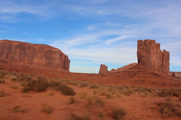 西部劇でおなじみ　アメリカ屈指の絶景　モニュメントバレー