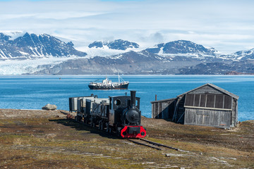 Old coal mining train at Ny-Alesund, Spitzbergen, Svalbard - obrazy, fototapety, plakaty