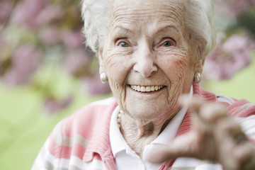 Germany, North Rhine Westphalia, Cologne, Portrait of senior woman, smiling, close up