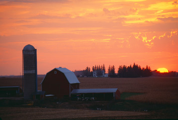 Fototapeta na wymiar Barn and Silo at sunset, Rolling Hills, IA