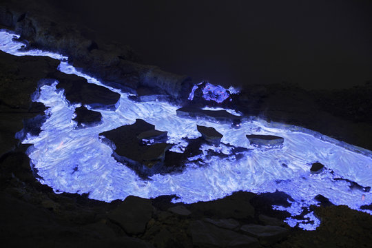 Indonesia, East Java, Kawah Ijen Volcano, Flowing sulphur