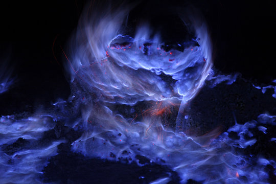 Indonesia, East Java, Kawah Ijen volcano, Sulphur burning