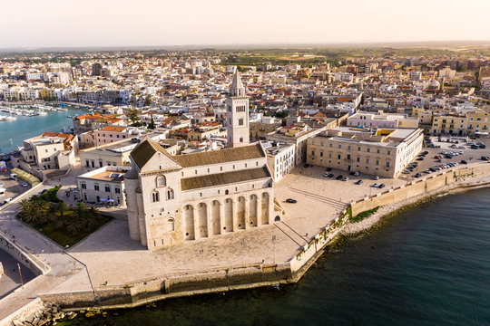 Italy, Province of Barletta-Andria-Trani, Trani, Helicopter view of?Trani?Cathedral in summer