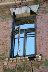 Window in a ruined building through which the sky is visible