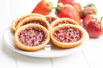 Fototapeta na wymiar Sweet biscuits with strawberries jam