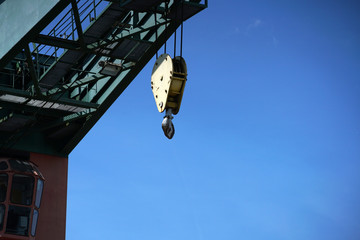 Fototapeta na wymiar Crane in an industrial port 